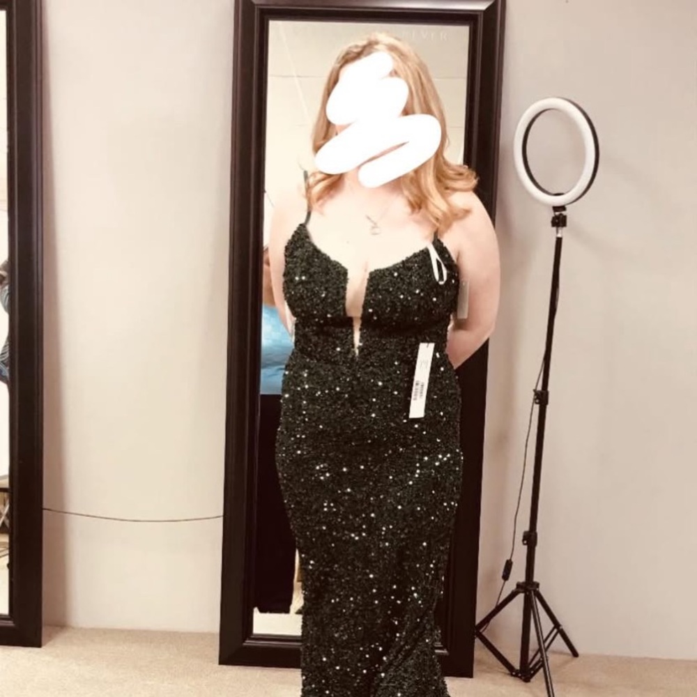Jovani dress , hunter green prom dress